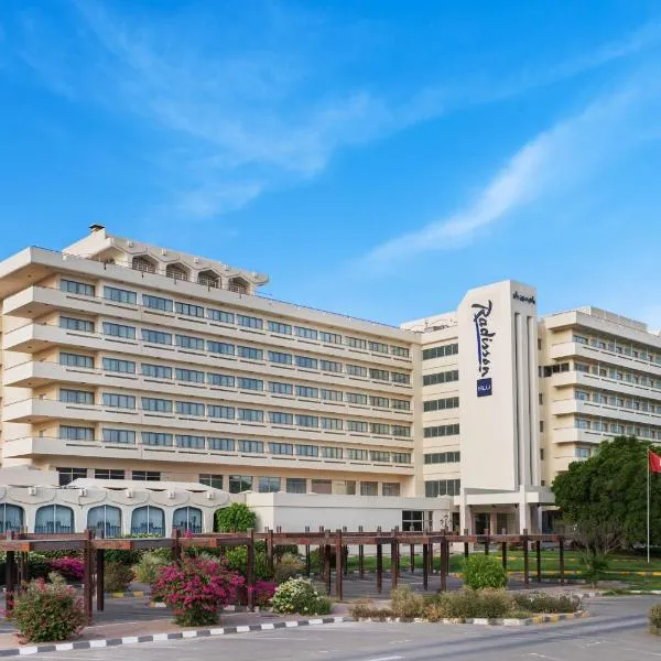 Radisson Blu Hotel & Resort, Al Ain，位于‘Aqbīyah的酒店