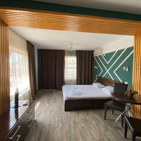 胜利广场阿维酒店，位于布加勒斯特的酒店