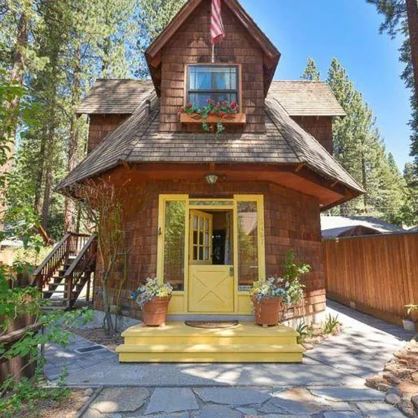 The Gingerbread Cottage，位于国王海滩的酒店