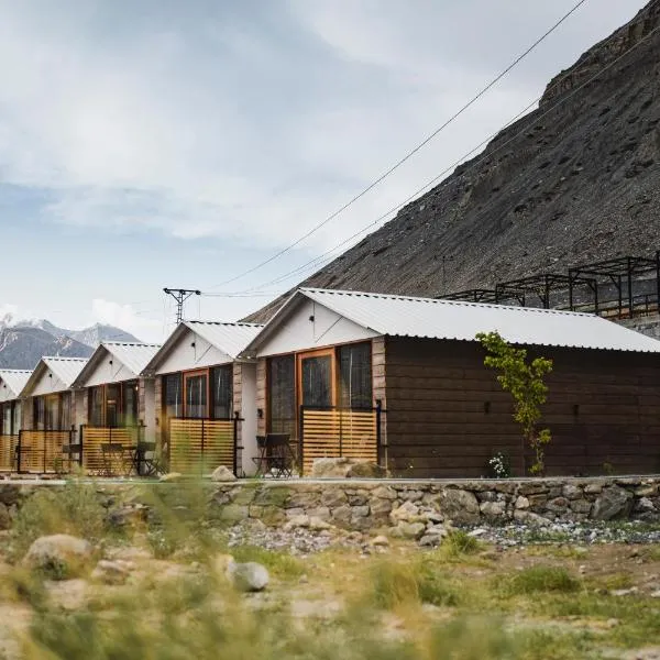 Horizon Resort Attabad Lake Hunza，位于Chamangul的酒店