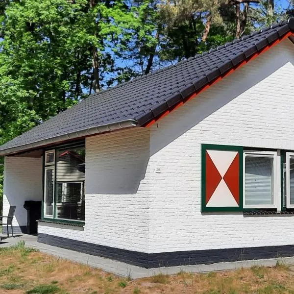 Bungalow, vrijstaand, het Vosseven nr 38，位于斯特兰普罗伊的酒店