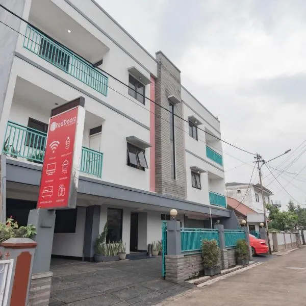 RedDoorz Plus at Buah Batu，位于万隆的酒店