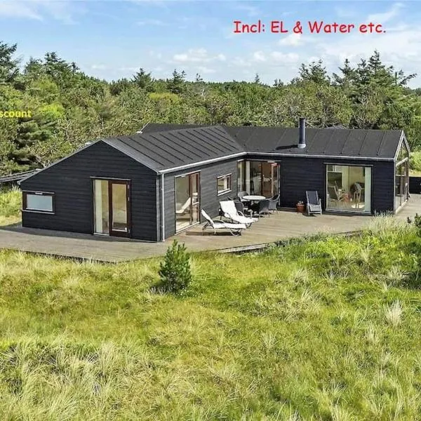 Luxury 109m2 cottage DunesNorthSea LøkkenBlokhus Denmark，位于洛肯的酒店