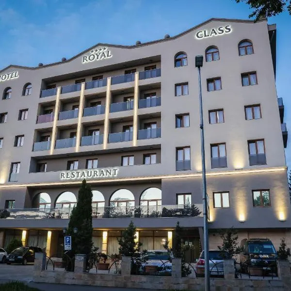 Royal Class Hotel，位于Vîlcele的酒店