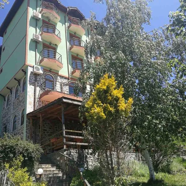 Хотел Варненци，位于Narechenski Bani的酒店