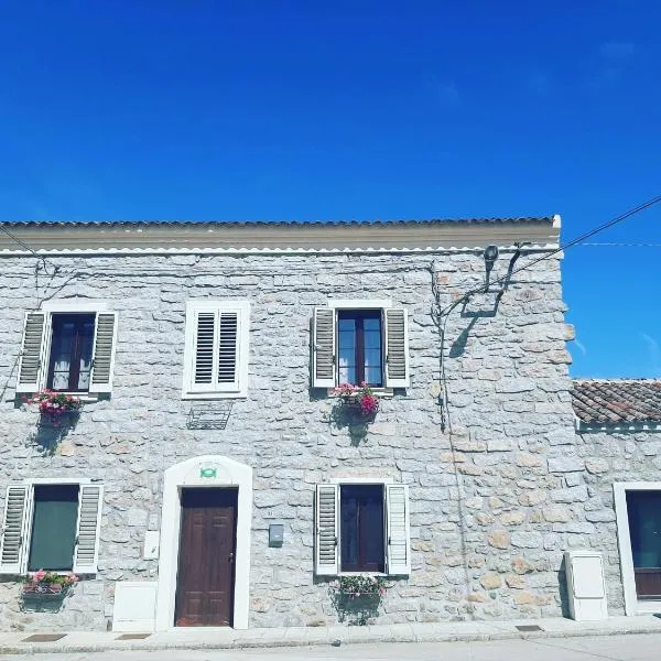 B&B L'amaca della felicità，位于蒙蒂的酒店