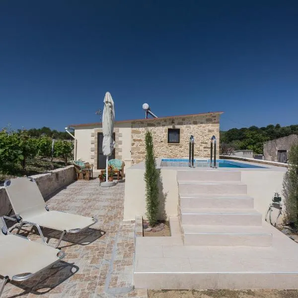 Villa Margarita's farm, private pool，位于Maláthiros的酒店