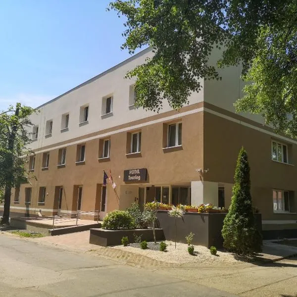 旅游酒店，位于Eszteregnye的酒店