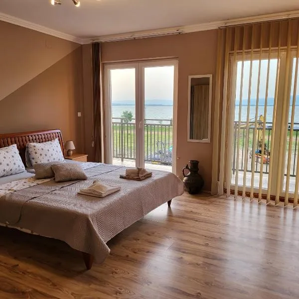 Sun and river Apartments，位于哥鲁拜克的酒店