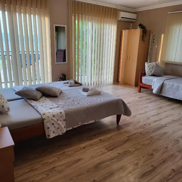 Sun and river Apartments，位于Rakovica的酒店
