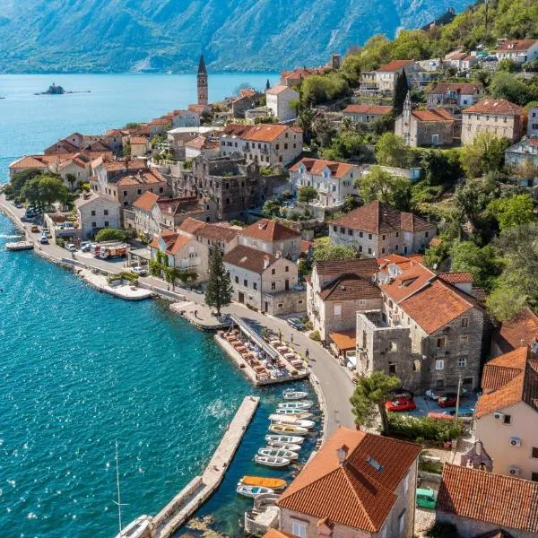 Charming Bohemian house in Perast，位于帕里斯特的酒店