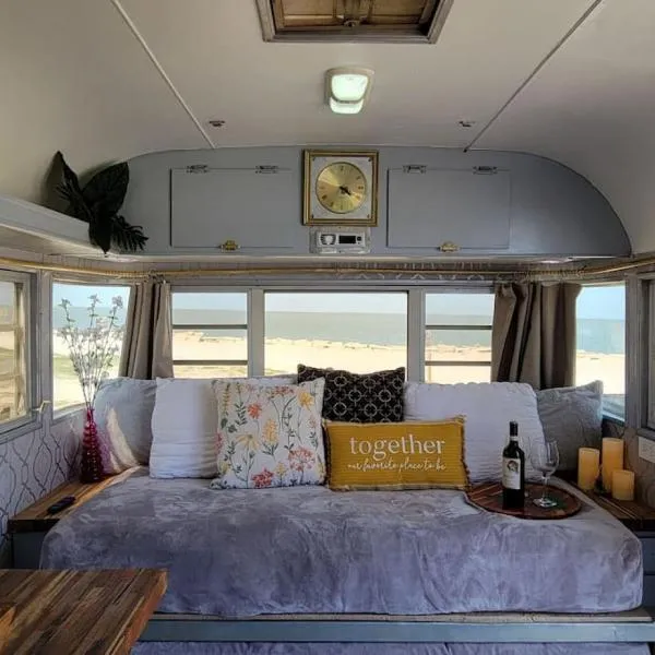 Maggie At The Beach - 1973 Vintage RV，位于Port O'Connor的酒店