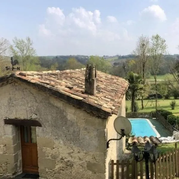 Les Gîtes du Hameau avec piscine，位于Taillecavat的酒店