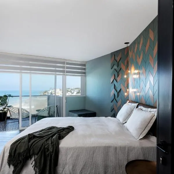 Sea View Stylish 1BR with Balcony by Beachfront Stay，位于荷兹利亚的酒店