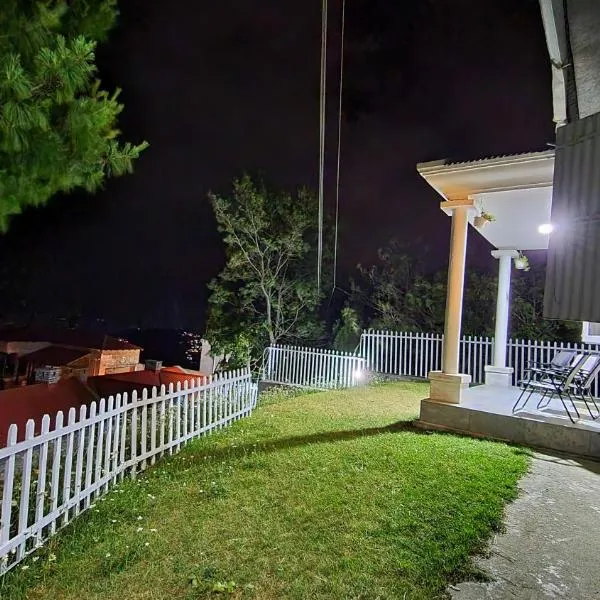 Peaceful Private Cottage in Khaira Gali Galyat Murree，位于Khaira Gali的酒店