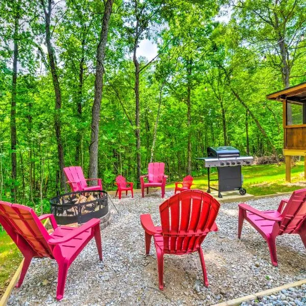 Almost Heaven Too 50-Acre Escape with Pond!，位于Brownsville的酒店