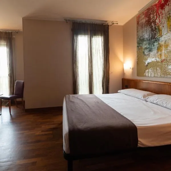HOTEL QUERINI Budget & Business Hotel Sandrigo，位于Fara Vicentino的酒店