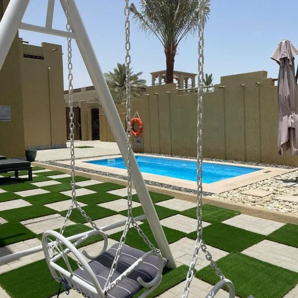 2 Bedroom Villa in Ras Al Khaimah with Privat swimming Pool，位于Diqdāqah的酒店