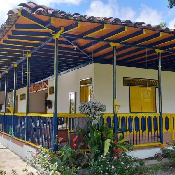 Casa Finca Villa Luz a 800 mts del Parque del Café，位于蒙特内哥罗的酒店