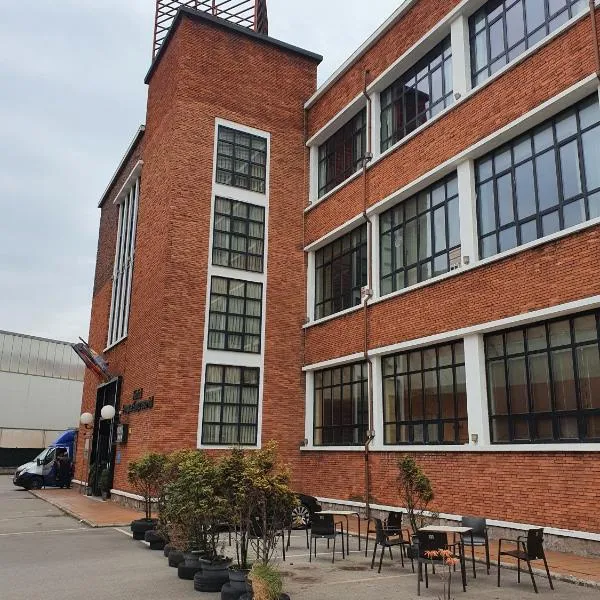 Hotel / Restaurante LA PEPA，位于阿维莱斯的酒店