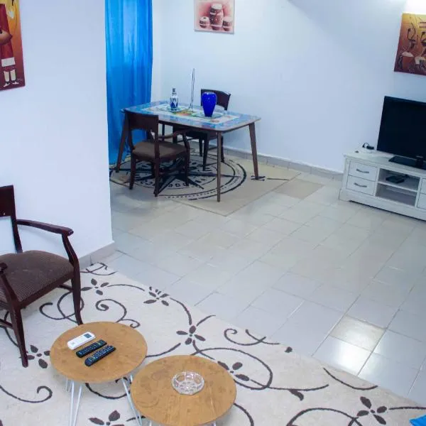 Super villa avec garage véhicule à 2 mn de la mer，位于洛美的酒店