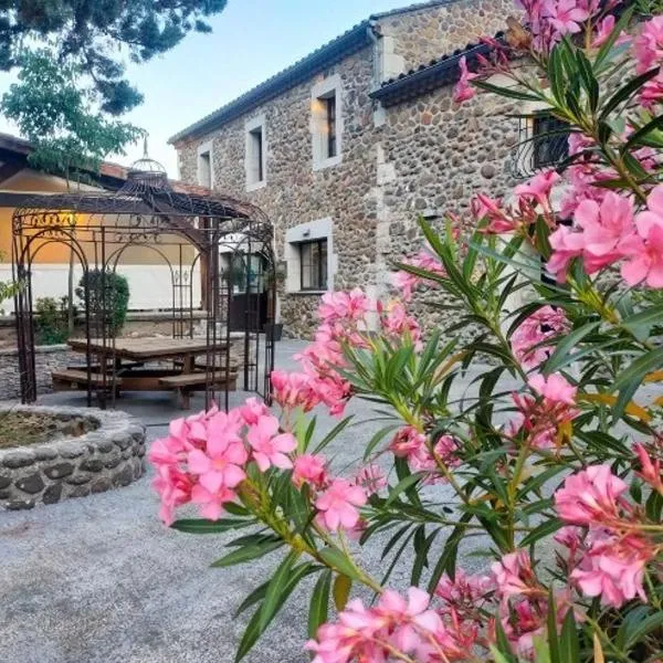 Hôtel du cros d'Auzon，位于Laurac-en-Vivarais的酒店