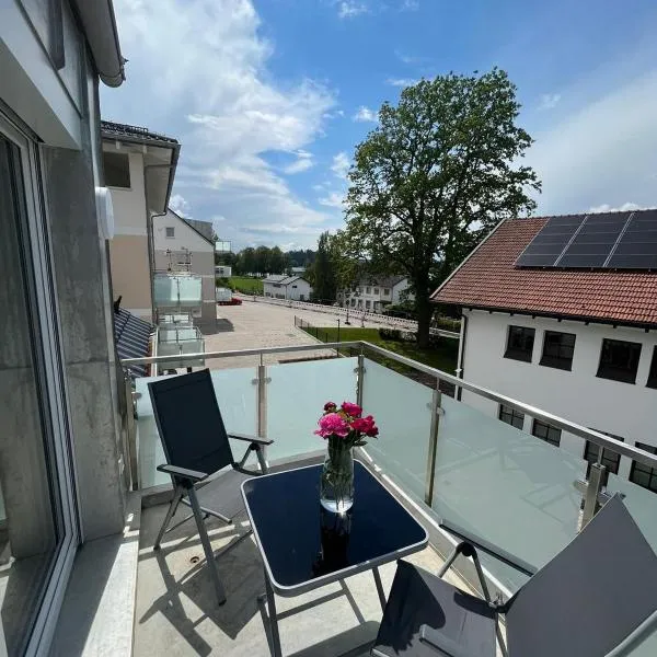 Traumhafte neue Dachterrassenwohnung am Soyener See，位于Forsting的酒店