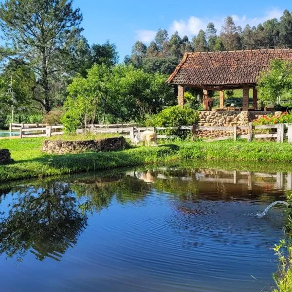 Fazenda Serra que Chora - Pousada e Restaurante，位于São Sebastião do Rio Verde的酒店