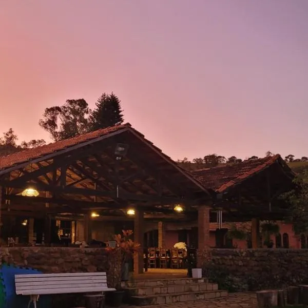 Fazenda Serra que Chora - Pousada e Restaurante，位于São Sebastião do Rio Verde的酒店