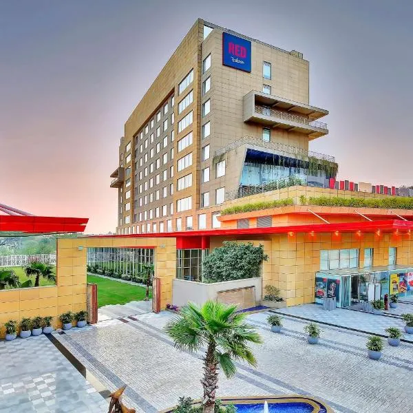 Radisson RED Chandigarh Mohali，位于钱德加尔的酒店