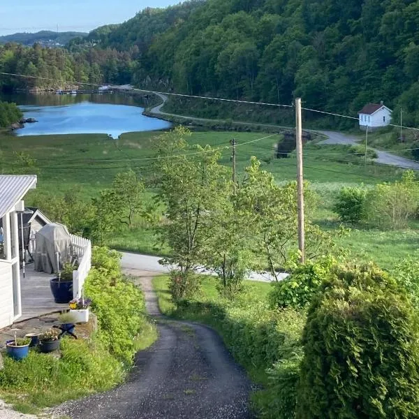 Anneks i naturskjønne Gitlevåg，位于灵达尔的酒店