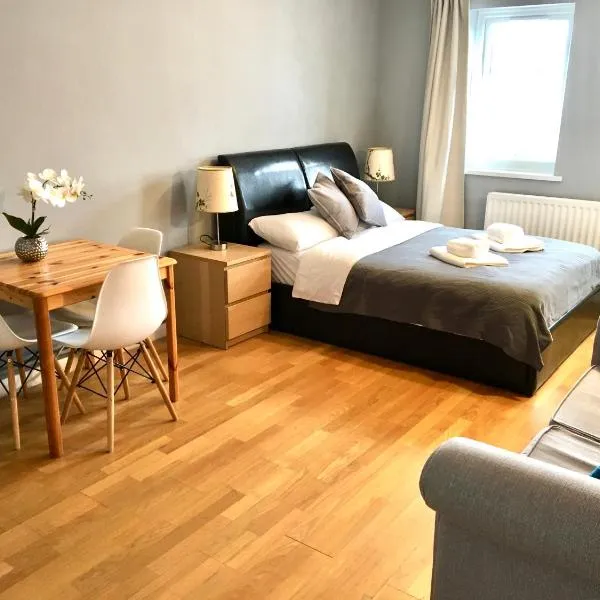 Lovely Studio Room in the heart of Kingston upon Thames，位于泰晤士河畔金斯顿的酒店