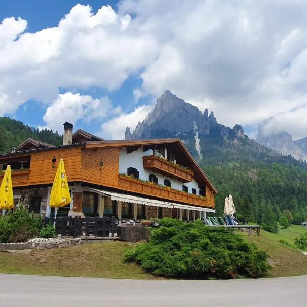 Chalet Piereni，位于费拉迪普利米罗的酒店