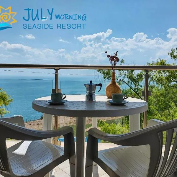 七月清晨海边度假酒店，位于布尔加沃的酒店