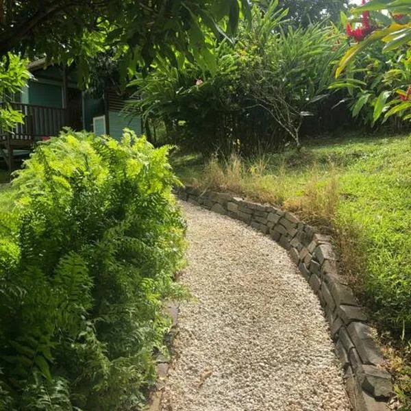 Charmant bungalow avec piscine，位于Saint-Joseph的酒店