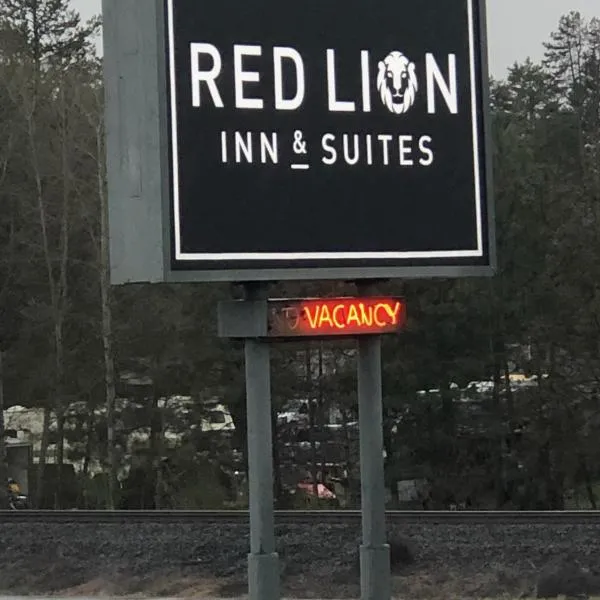 Red Lion Inn and Suites La Pine, Oregon，位于三河的酒店