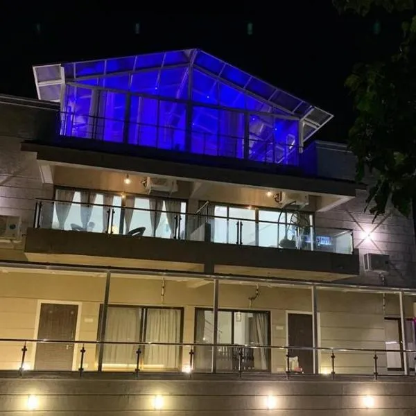 The Retreat-Glasshouse bungalow，位于伊加特普里的酒店