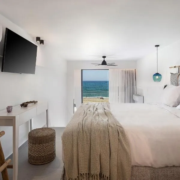 Calla Luxury Seafront Suites，位于罗希姆诺的酒店