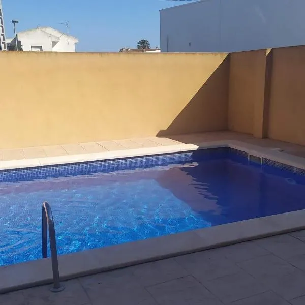 Deltafamily ¡ barbacoa,piscina, wifi Chromecast !!，位于Els Muntells的酒店