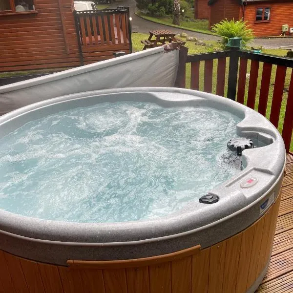 L02 - The Penrhyn Spa with Hot Tub，位于贝塞斯达的酒店