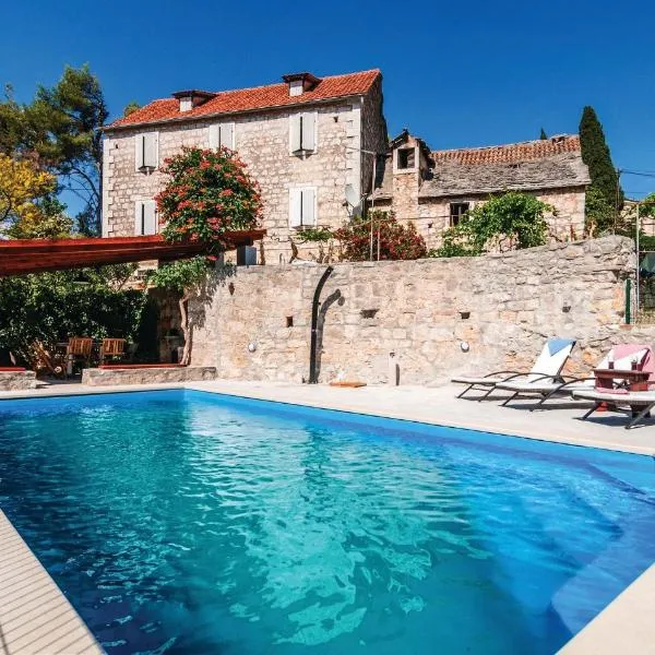 波波维斯卡壁炉十四号公寓 ，位于Ložišće的酒店