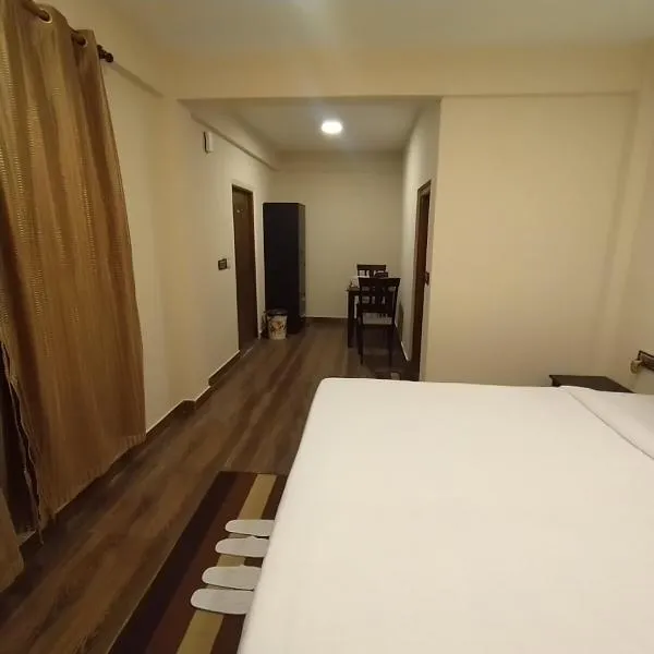 Joyous Rooms，位于乞拉朋齐的酒店
