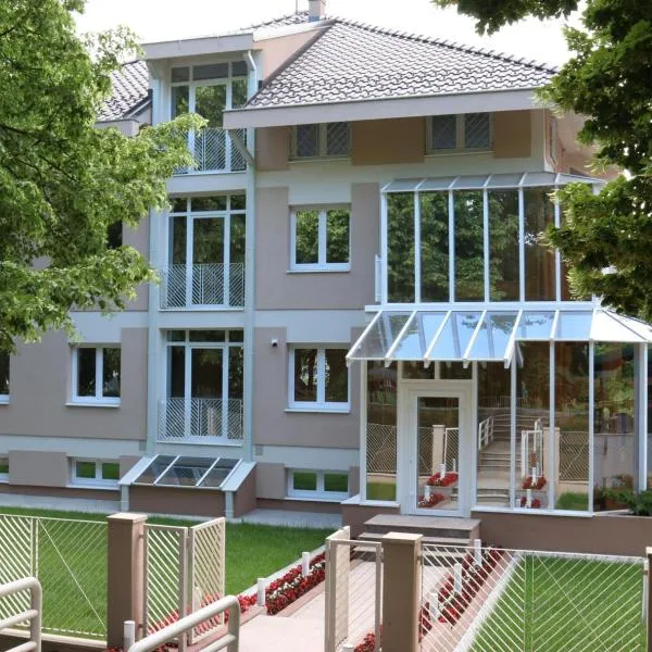 Grand Park rooms & apartments，位于查查克的酒店