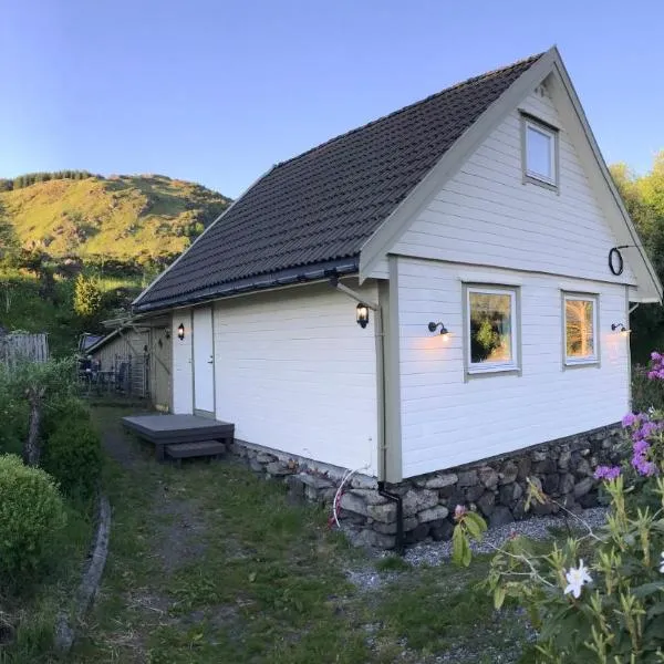 Guesthouse in Manger, Radøy Island，位于Hellesøyni的酒店