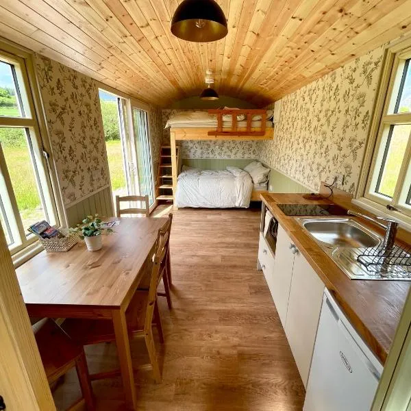Stepping Stones Glamping ‘the olive’，位于班特里的酒店