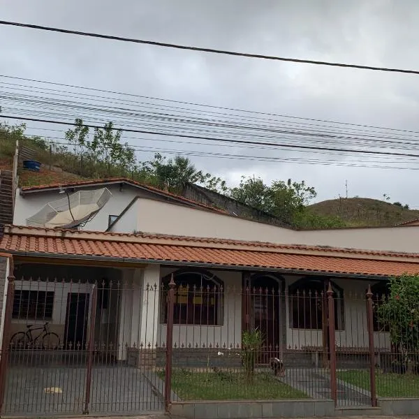 Casa dos Martins - Próximo ao Autódromo Potenza e Cachoeira Arco Iris，位于Sao Sebastiao do Monte Verde的酒店