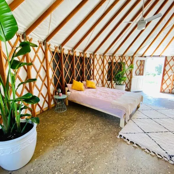 Byron Bay Hinterland Eco-Retreat Ivory Yurt，位于Coorabell Creek的酒店