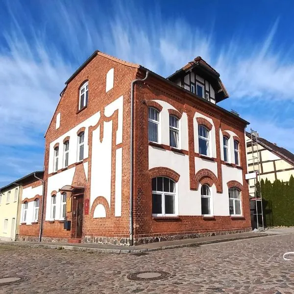 Triskele Haus - Ökologisches Seminar- und Gästehaus in Strelitz，位于乌塞林的酒店