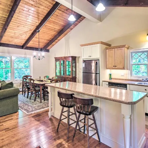 4 Mi to Ski Slopes Family-Friendly Bartlett Home!，位于巴特利特的酒店
