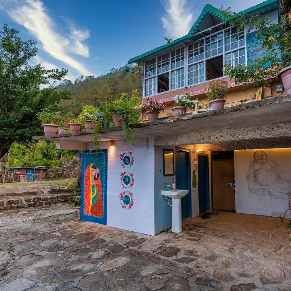 Vista Hostel Jeolikote, Nainital，位于Patwa Dunga的酒店